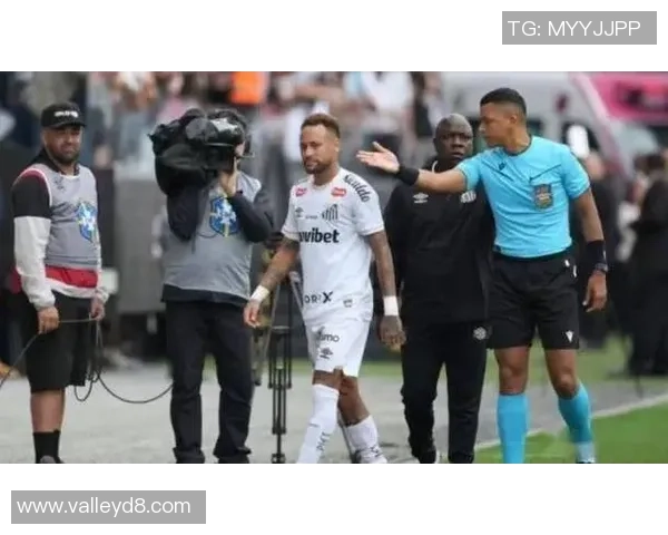 桑托斯战平科里蒂巴遭遇三连平内马尔任意球击中门柱遗憾错失良机